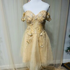 Chic Strapless Floral Dress in Gold